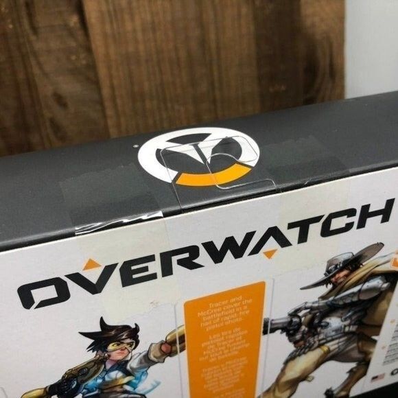 Overwatch Ultimates Series Posh Tracer and White Hat McCree Skin Dual Pack - Picture 11 of 11